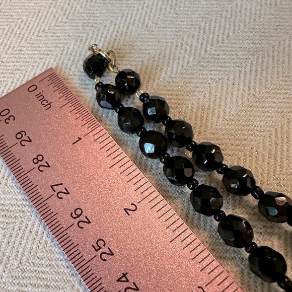 Vintage Jet Black & Emerald Green Faceted Beaded Necklace Lucite - Picture 9 of 12